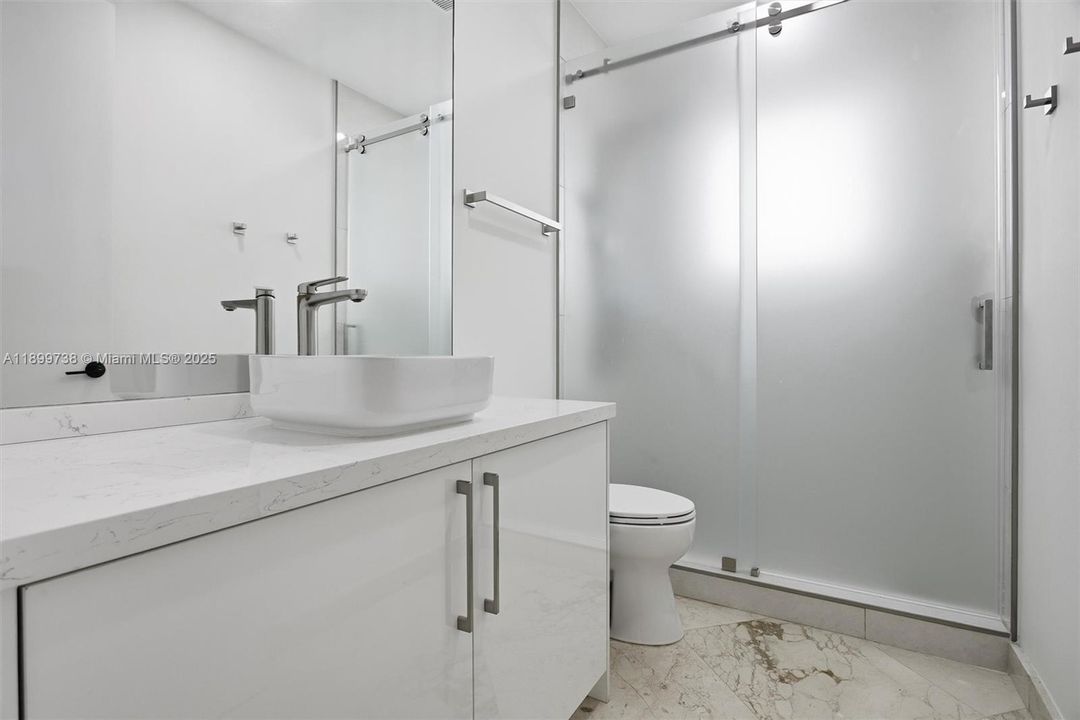 For Sale: $3,300,000 (5 beds, 6 baths, 5950 Square Feet)