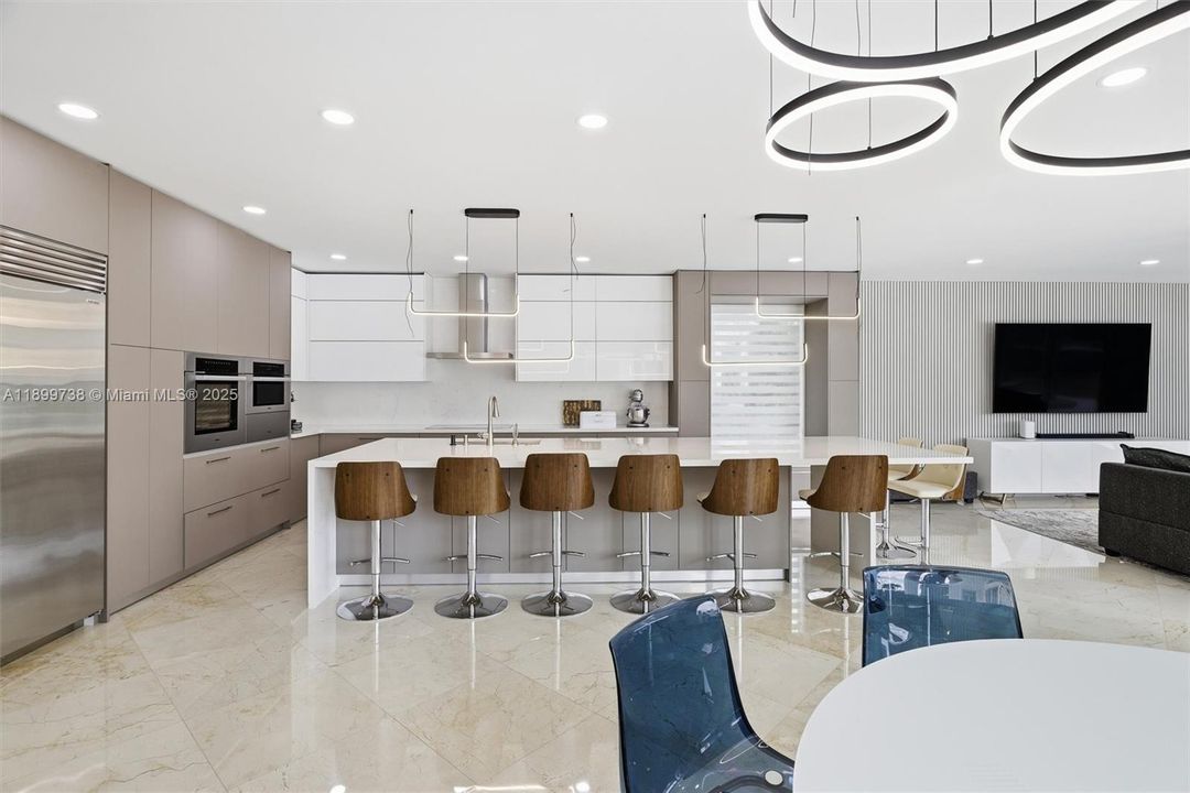 For Sale: $3,300,000 (5 beds, 6 baths, 5950 Square Feet)