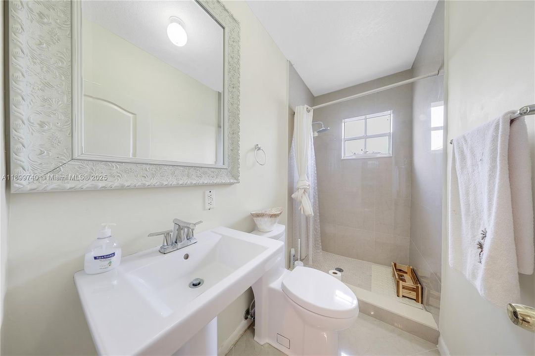 En Venta: $2,400,000 (7 camas, 7 baños, 5817 Pies cuadrados)