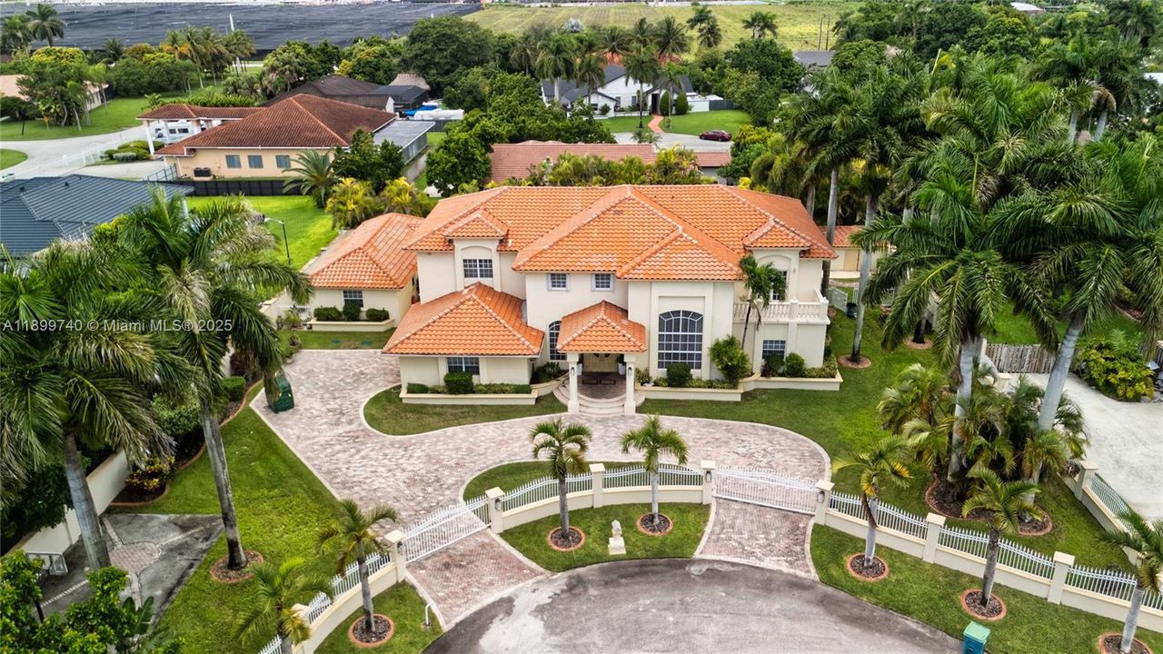 En Venta: $2,400,000 (7 camas, 7 baños, 5817 Pies cuadrados)