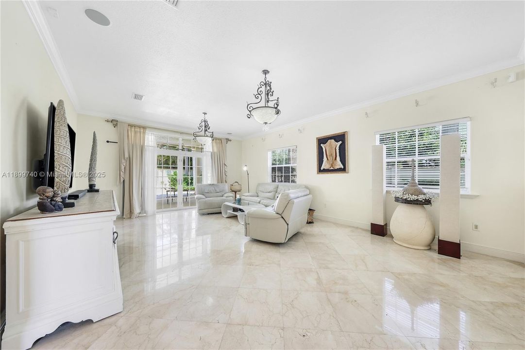 En Venta: $2,400,000 (7 camas, 7 baños, 5817 Pies cuadrados)