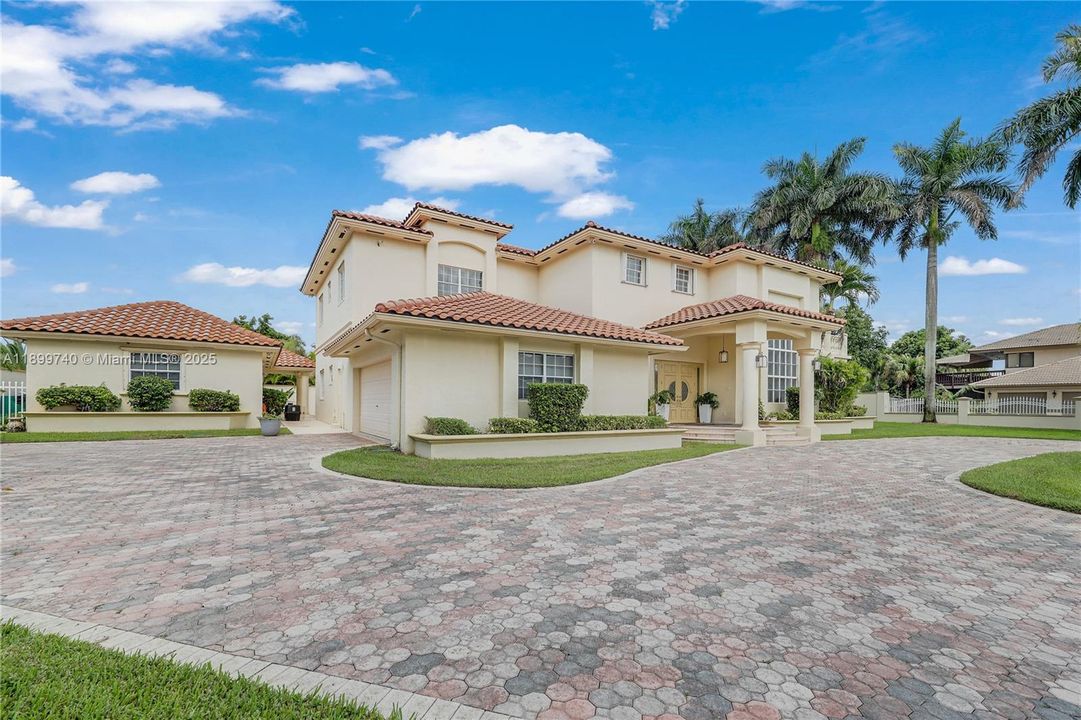 En Venta: $2,400,000 (7 camas, 7 baños, 5817 Pies cuadrados)