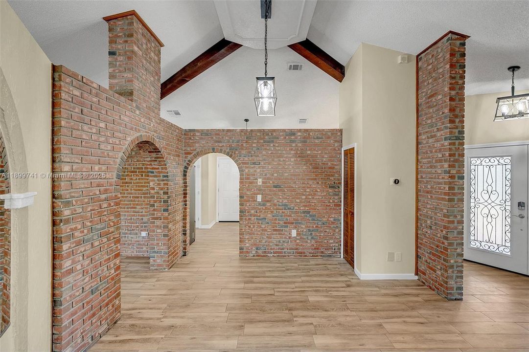 For Sale: $650,000 (3 beds, 3 baths, 2770 Square Feet)