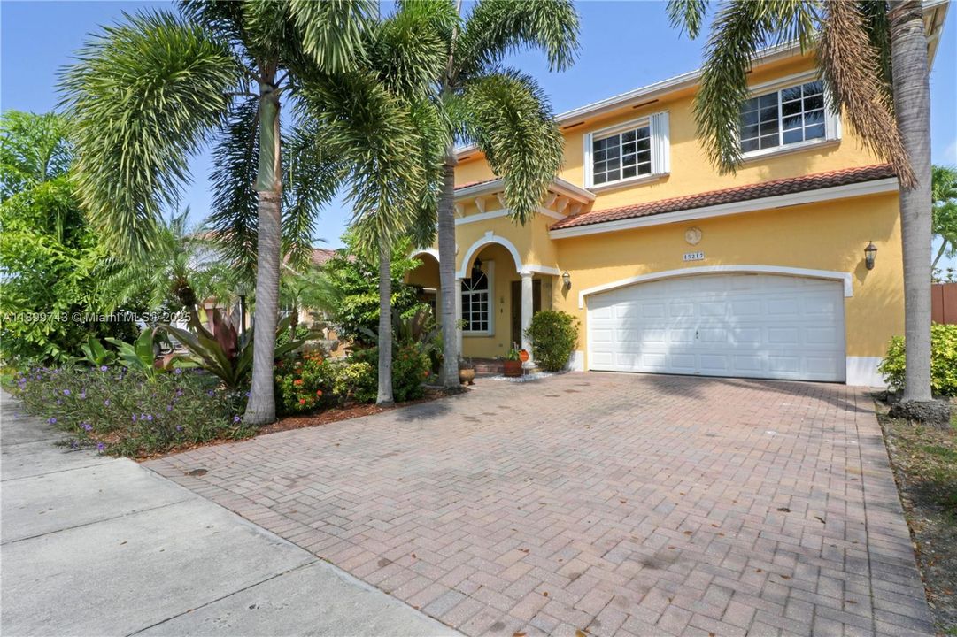 На продажу: $790,000 (4 спален, 2 ванн, 2011 Квадратных фут)