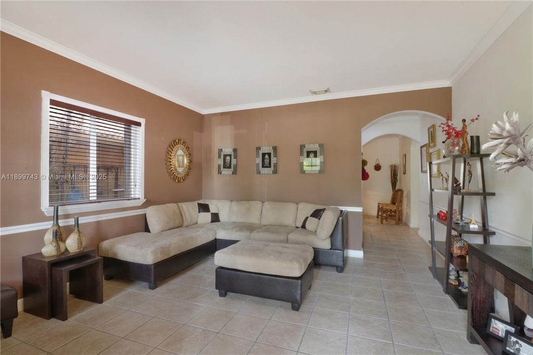 На продажу: $790,000 (4 спален, 2 ванн, 2011 Квадратных фут)