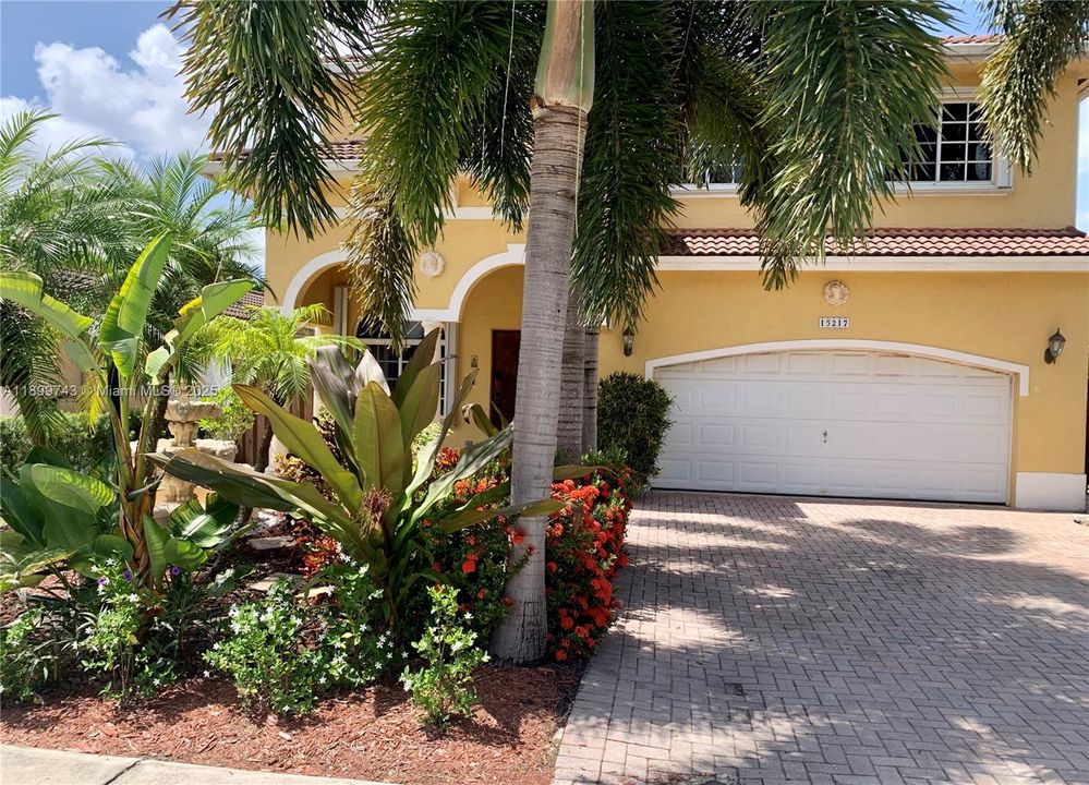 На продажу: $790,000 (4 спален, 2 ванн, 2011 Квадратных фут)