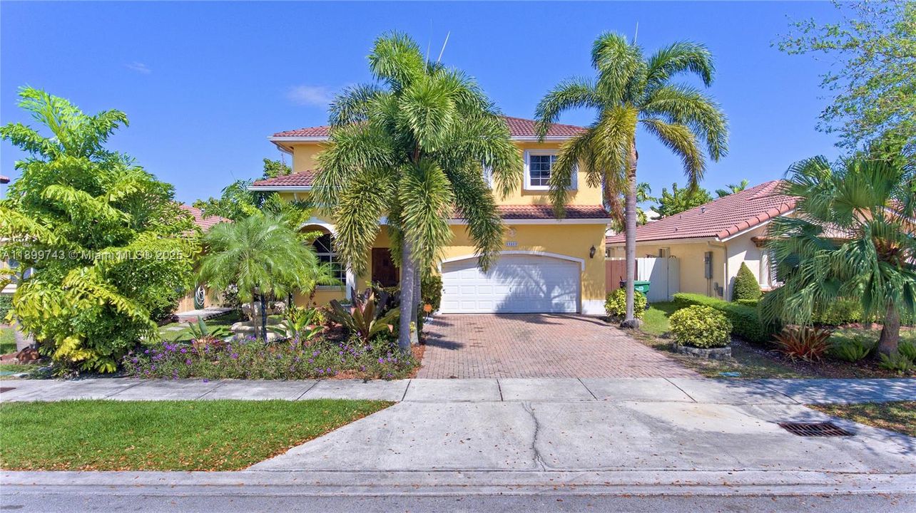 На продажу: $790,000 (4 спален, 2 ванн, 2011 Квадратных фут)