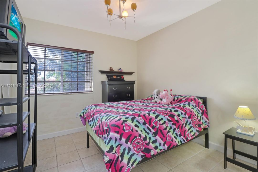 На продажу: $790,000 (4 спален, 2 ванн, 2011 Квадратных фут)