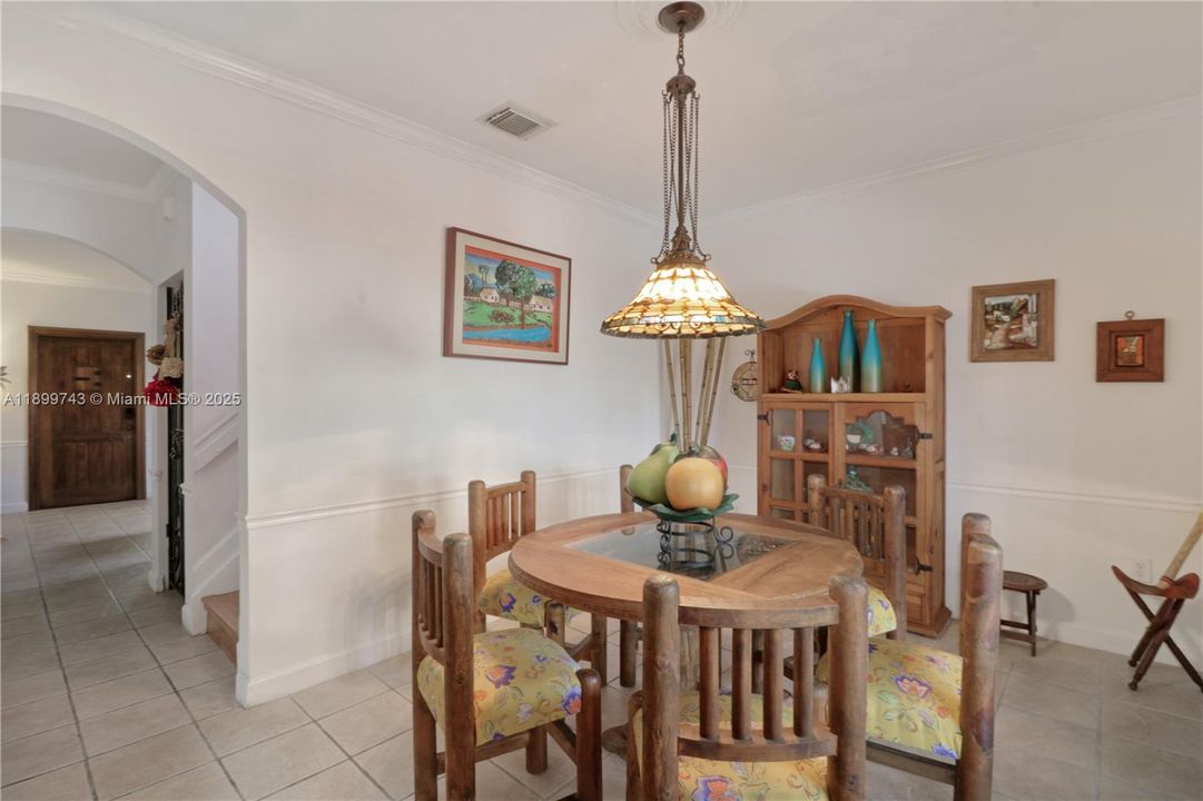 На продажу: $790,000 (4 спален, 2 ванн, 2011 Квадратных фут)