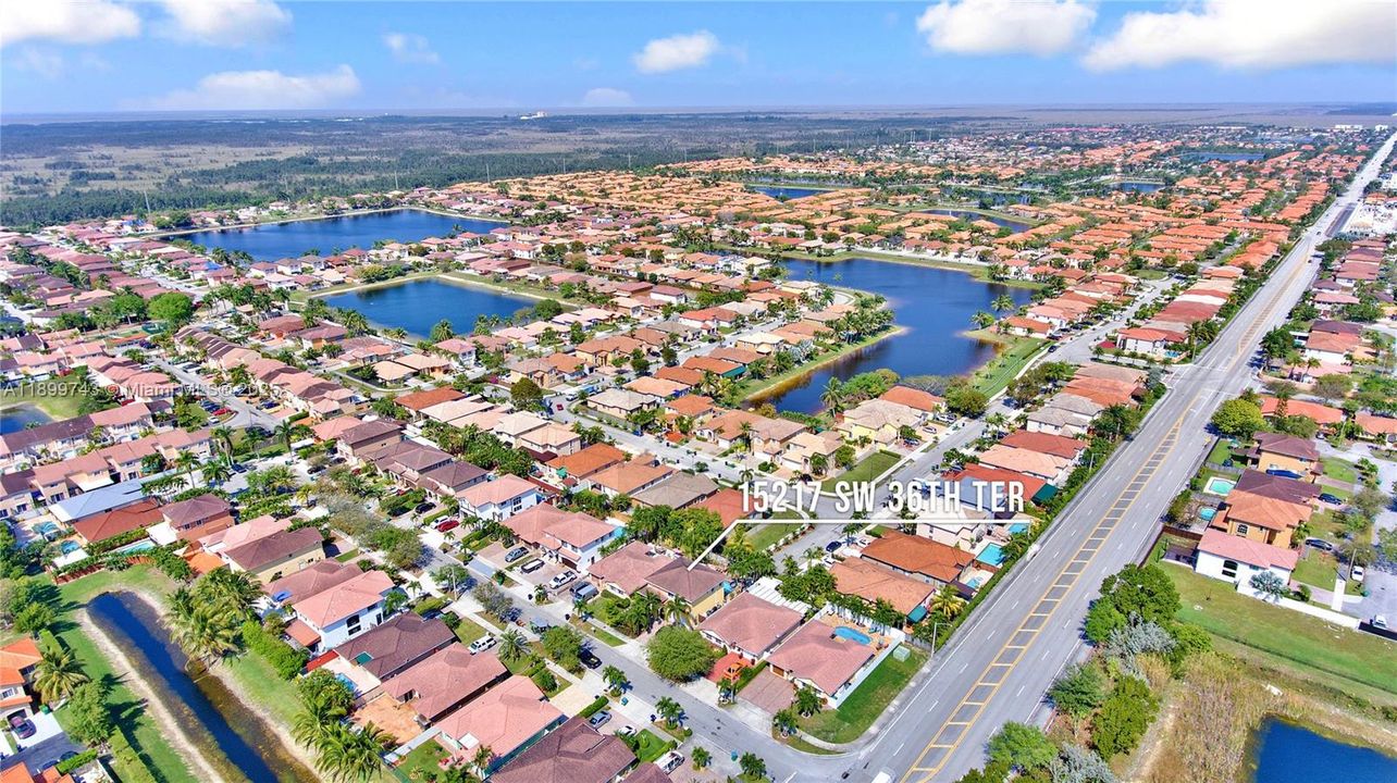 На продажу: $790,000 (4 спален, 2 ванн, 2011 Квадратных фут)