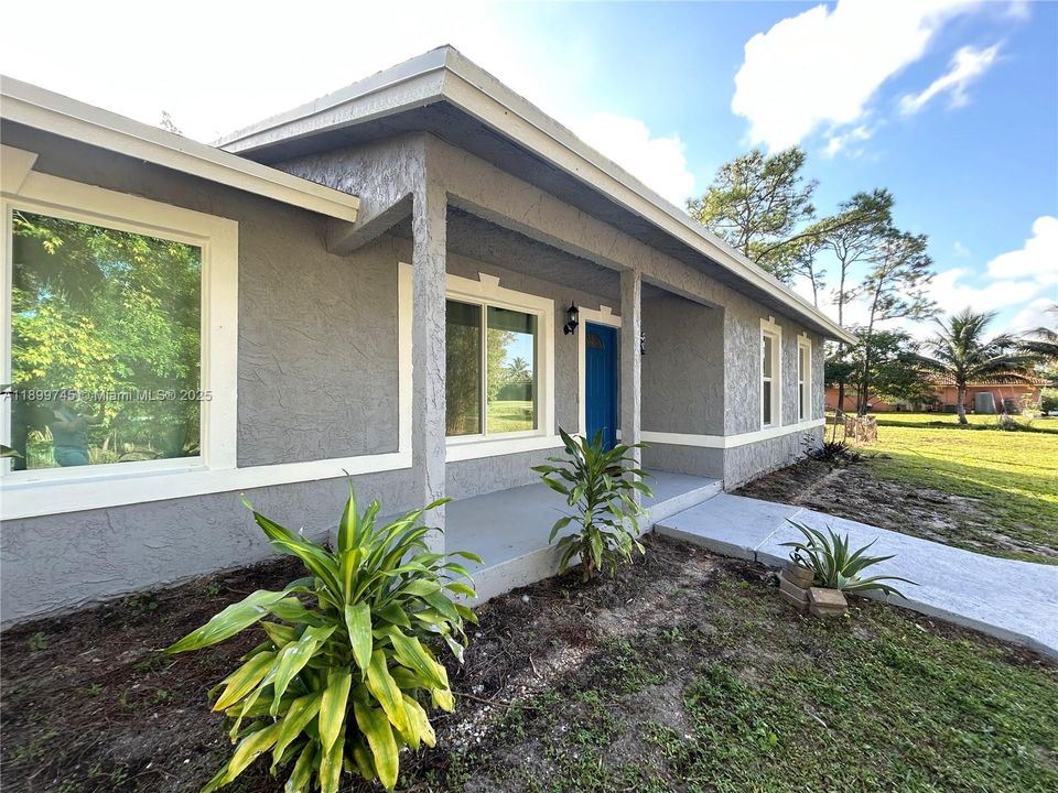 最近租的: $2,800 (3 贝兹, 2 浴室, 1310 平方英尺)