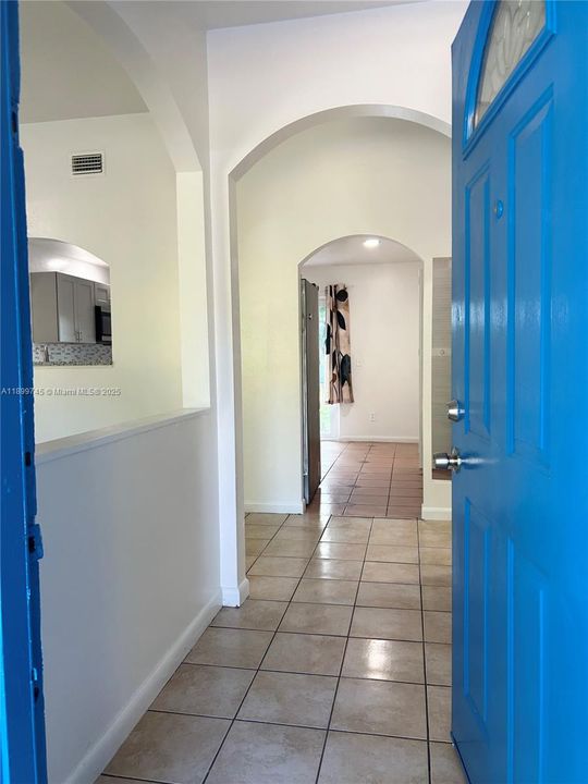 最近租的: $2,800 (3 贝兹, 2 浴室, 1310 平方英尺)