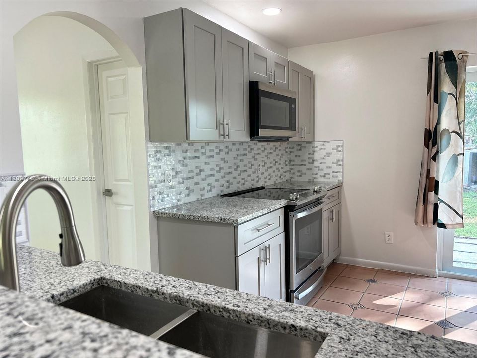 最近租的: $2,800 (3 贝兹, 2 浴室, 1310 平方英尺)