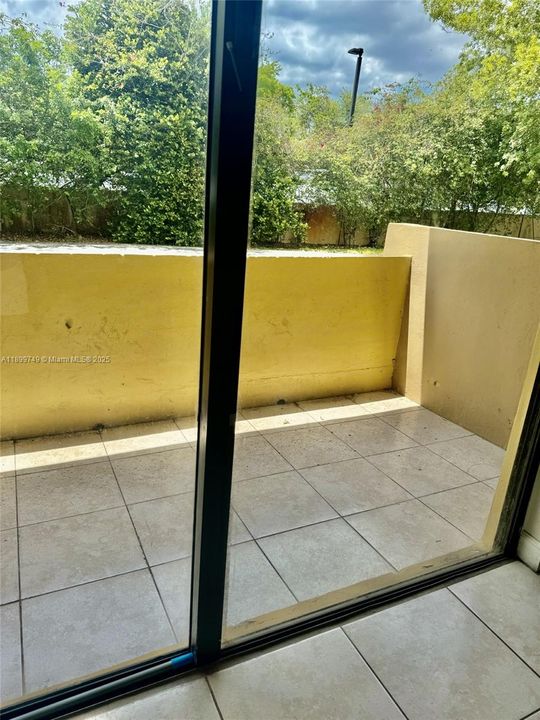 В аренду: $2,100 (2 спален, 1 ванн, 890 Квадратных фут)