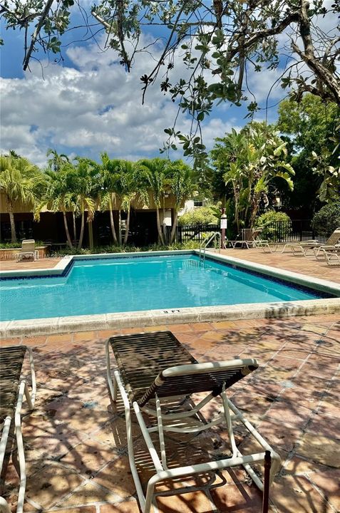 В аренду: $2,100 (2 спален, 1 ванн, 890 Квадратных фут)