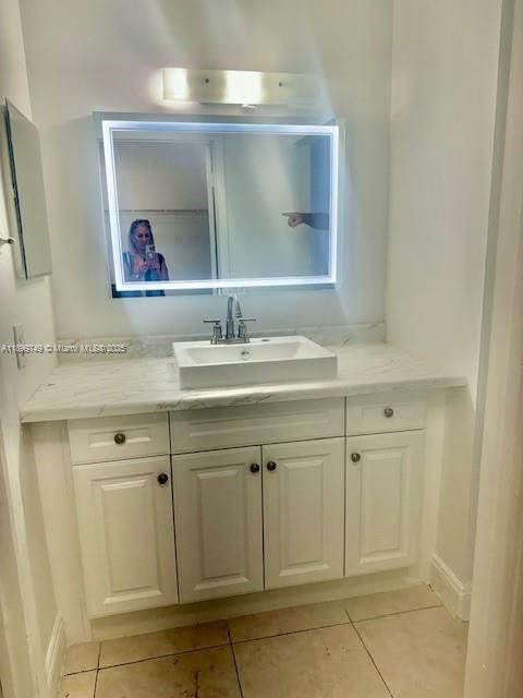 В аренду: $2,100 (2 спален, 1 ванн, 890 Квадратных фут)