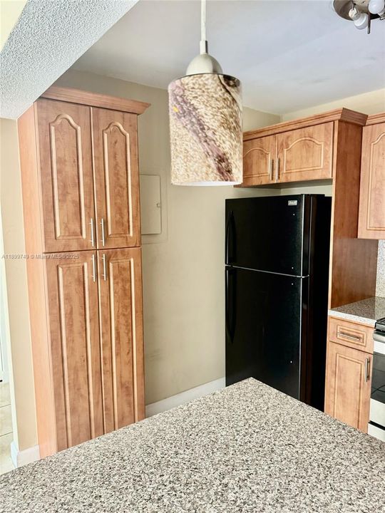 В аренду: $2,100 (2 спален, 1 ванн, 890 Квадратных фут)