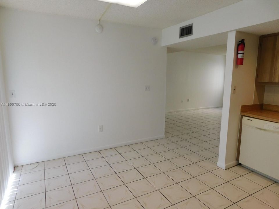 For Sale: $275,000 (3 beds, 2 baths, 1040 Square Feet)