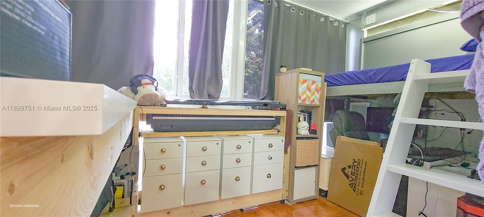 For Sale: $170,000 (2 beds, 2 baths, 1090 Square Feet)