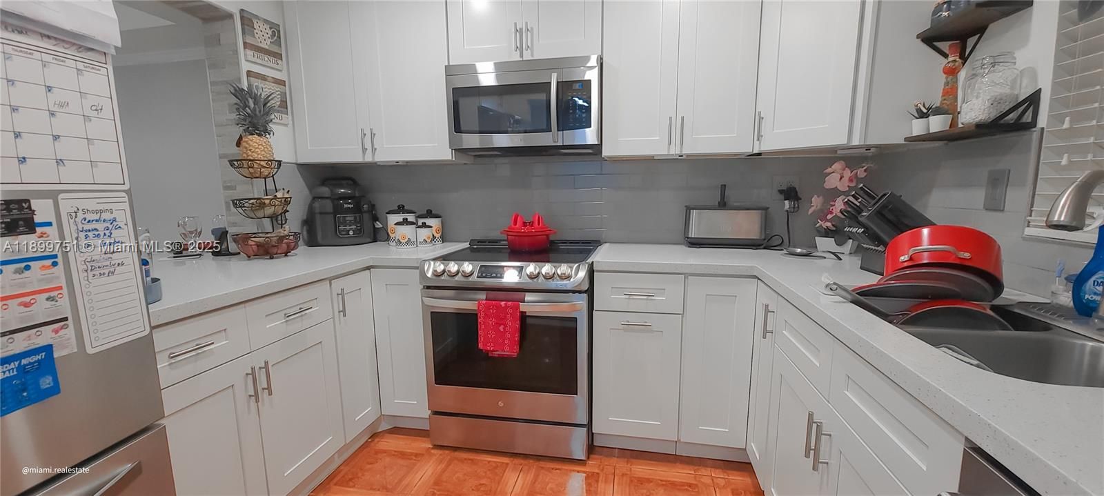 For Sale: $170,000 (2 beds, 2 baths, 1090 Square Feet)