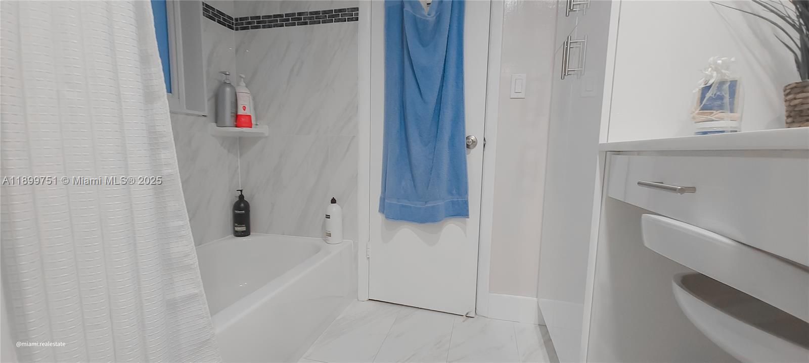 For Sale: $170,000 (2 beds, 2 baths, 1090 Square Feet)