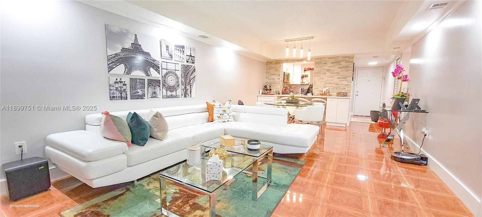 For Sale: $170,000 (2 beds, 2 baths, 1090 Square Feet)