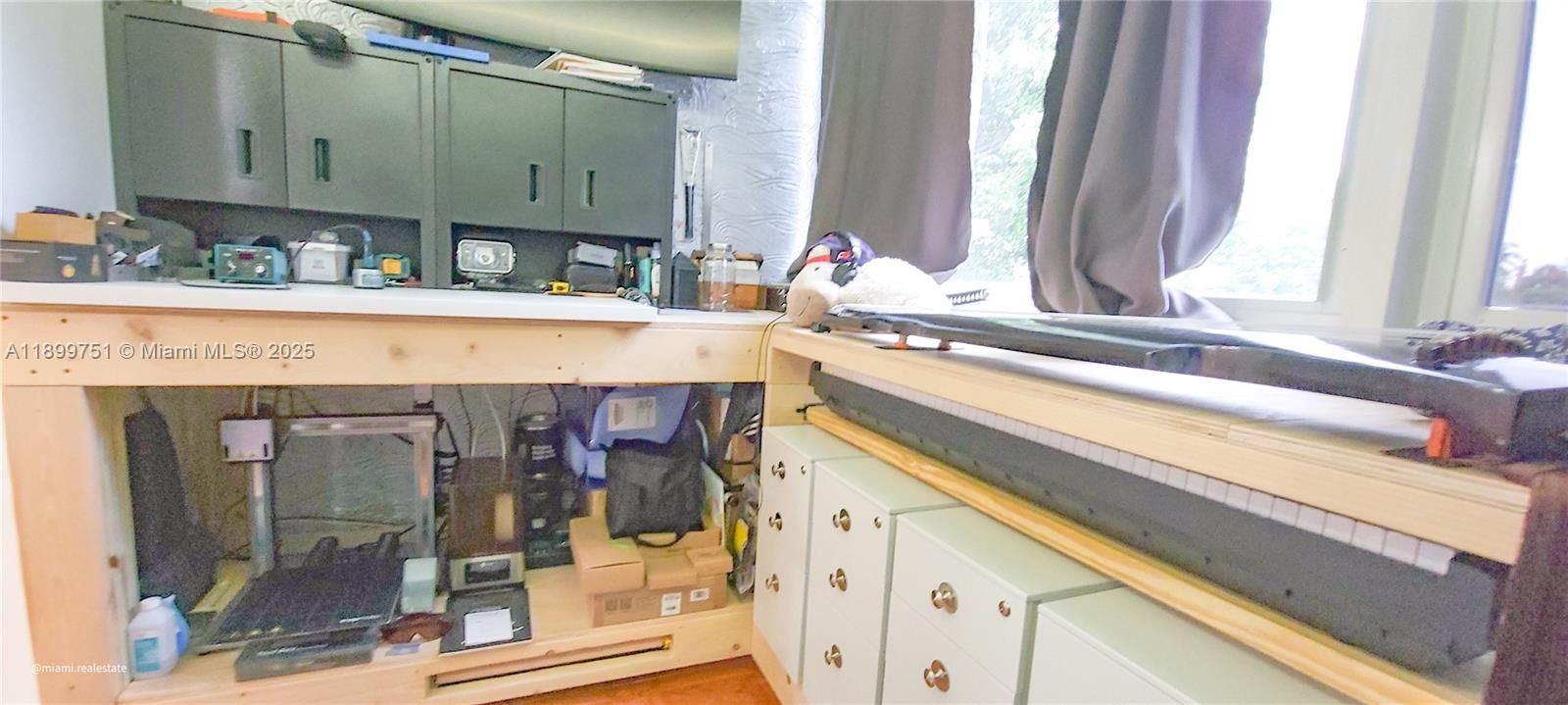 For Sale: $170,000 (2 beds, 2 baths, 1090 Square Feet)