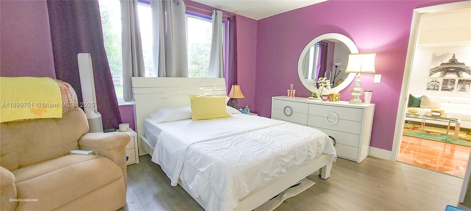 For Sale: $170,000 (2 beds, 2 baths, 1090 Square Feet)