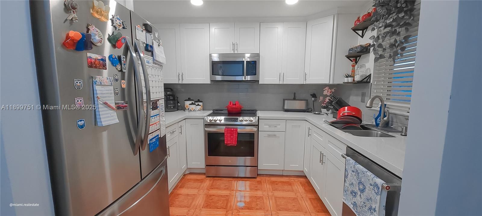 For Sale: $170,000 (2 beds, 2 baths, 1090 Square Feet)