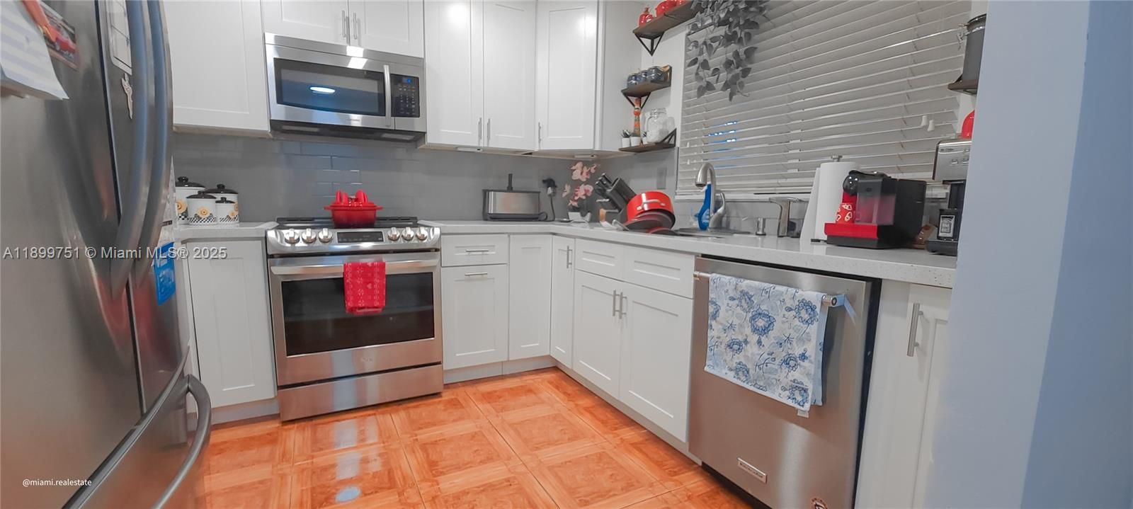 For Sale: $170,000 (2 beds, 2 baths, 1090 Square Feet)