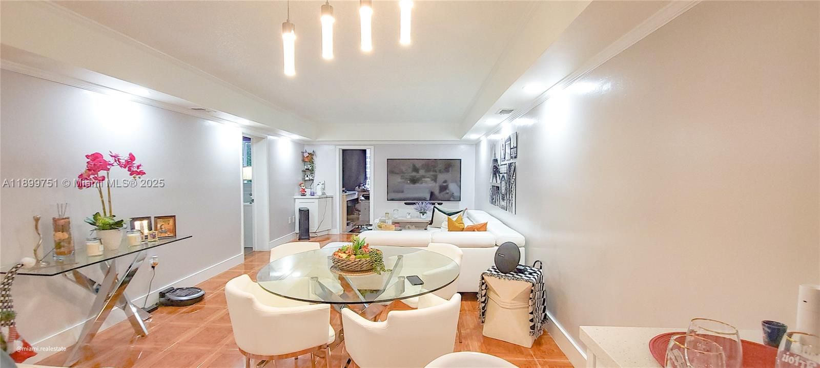 For Sale: $170,000 (2 beds, 2 baths, 1090 Square Feet)