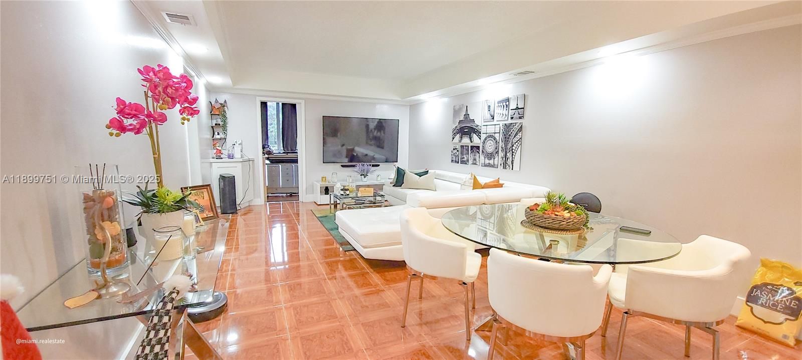 For Sale: $170,000 (2 beds, 2 baths, 1090 Square Feet)