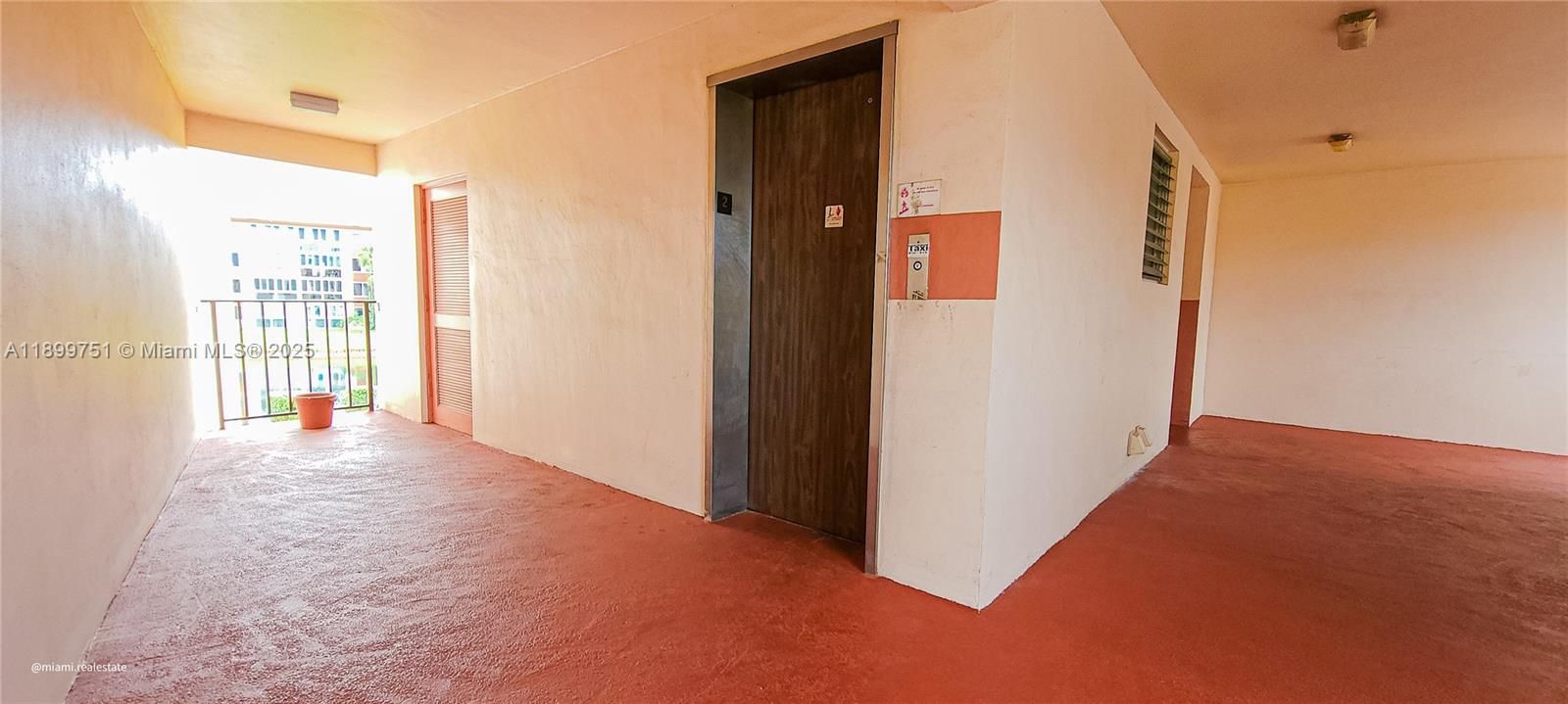 For Sale: $170,000 (2 beds, 2 baths, 1090 Square Feet)