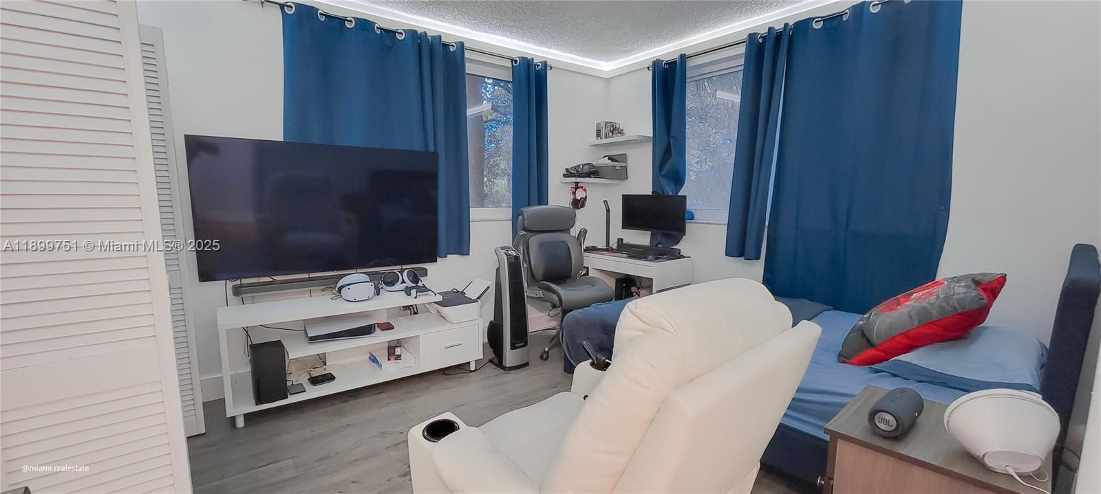 For Sale: $170,000 (2 beds, 2 baths, 1090 Square Feet)