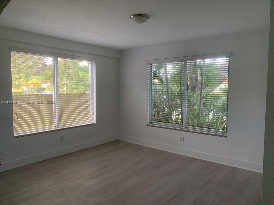 Recently Rented: $1,400 (0 beds, 1 baths, 332 Square Feet)