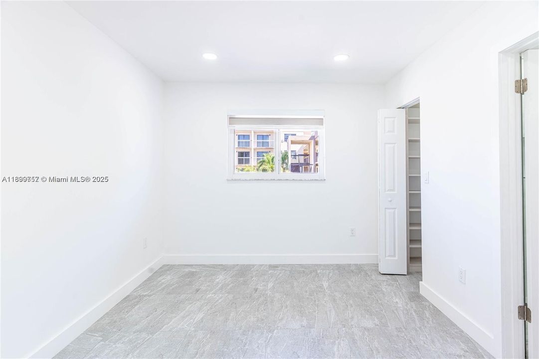 For Rent: $2,500 (2 beds, 1 baths, 896 Square Feet)