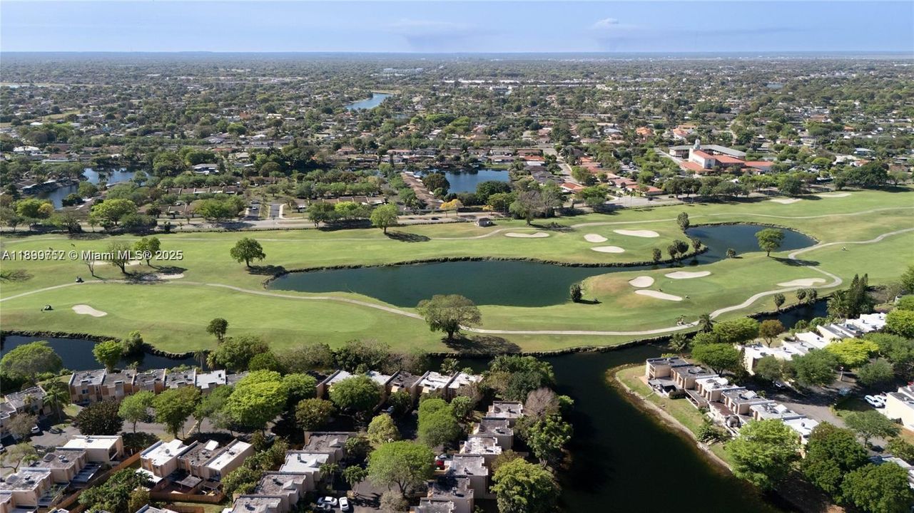 For Rent: $2,500 (2 beds, 1 baths, 896 Square Feet)