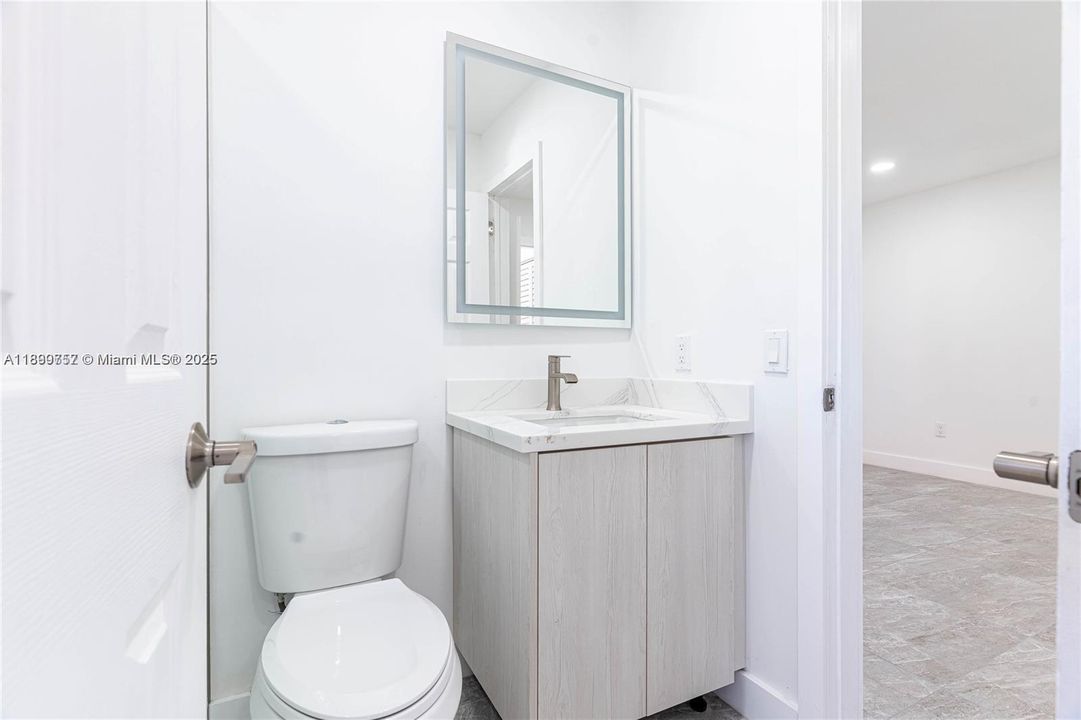 For Rent: $2,500 (2 beds, 1 baths, 896 Square Feet)