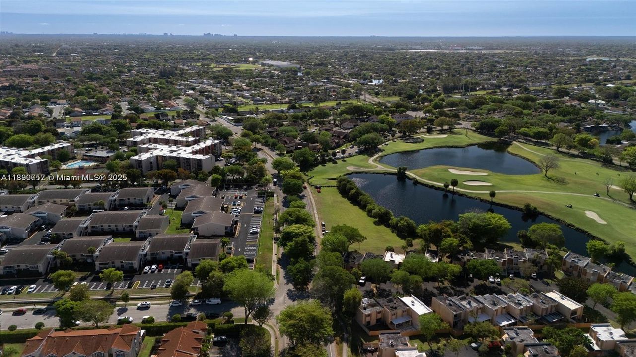 For Rent: $2,500 (2 beds, 1 baths, 896 Square Feet)