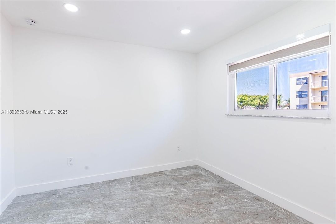 For Rent: $2,500 (2 beds, 1 baths, 896 Square Feet)