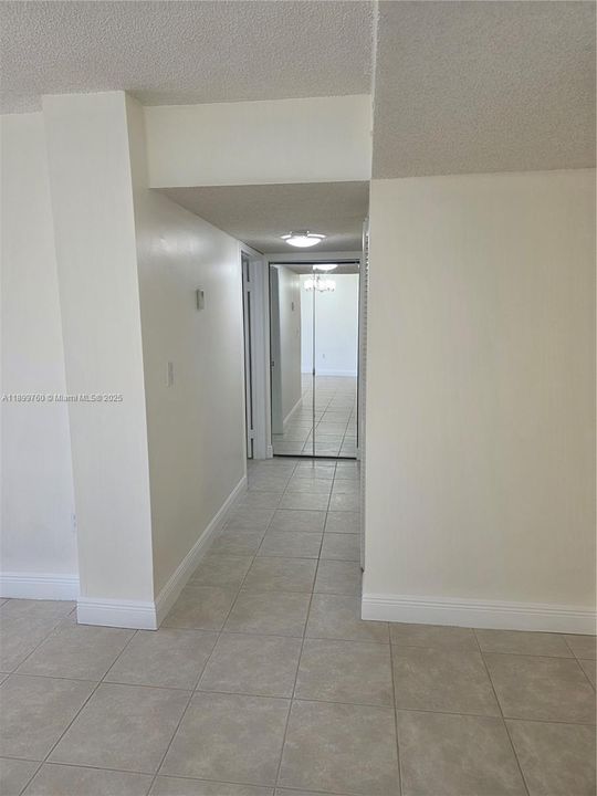 For Rent: $2,300 (2 beds, 2 baths, 965 Square Feet)