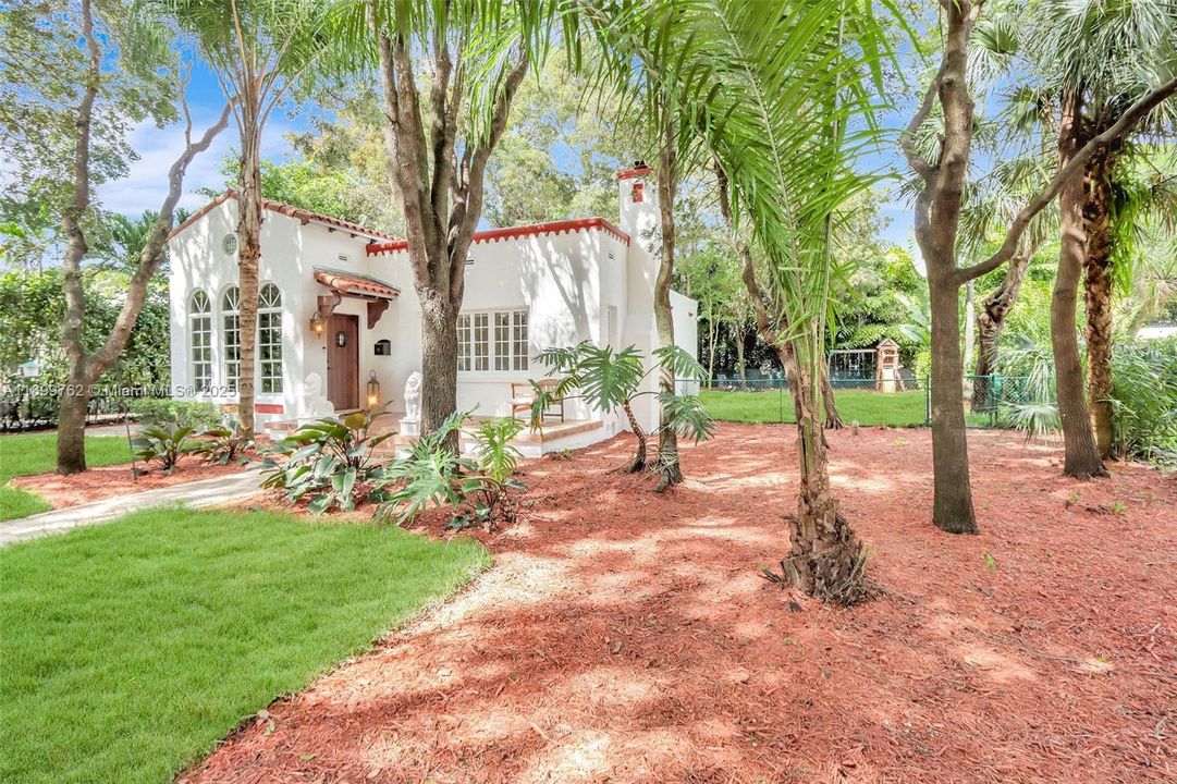 最近售出: $1,375,000 (3 贝兹, 2 浴室, 1622 平方英尺)