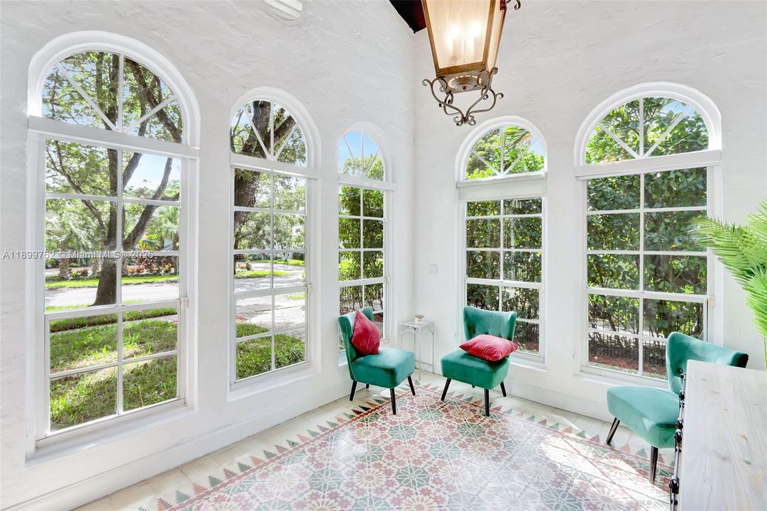 最近售出: $1,375,000 (3 贝兹, 2 浴室, 1622 平方英尺)