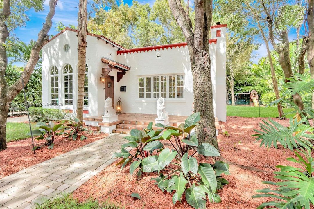 最近售出: $1,375,000 (3 贝兹, 2 浴室, 1622 平方英尺)