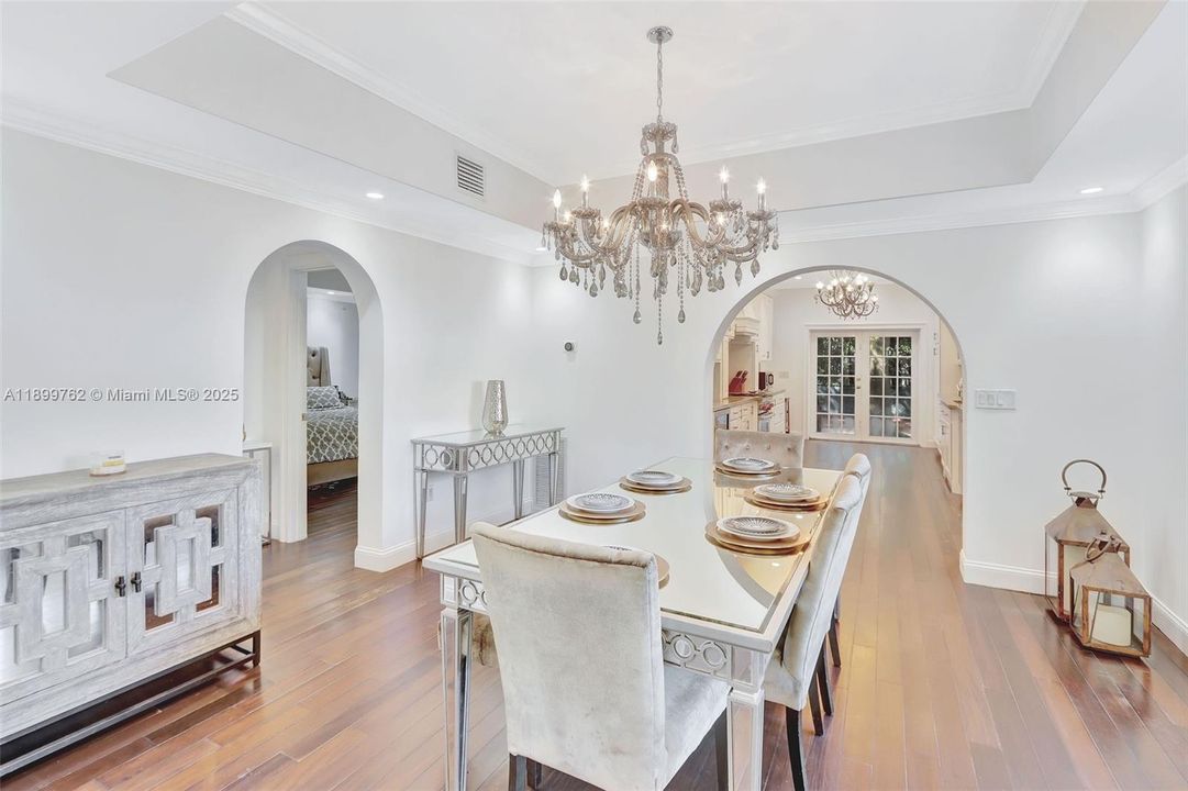 最近售出: $1,375,000 (3 贝兹, 2 浴室, 1622 平方英尺)