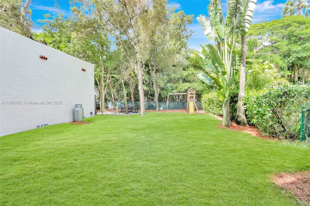 最近售出: $1,375,000 (3 贝兹, 2 浴室, 1622 平方英尺)