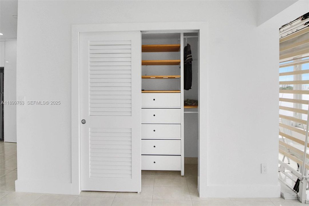 待售: $395,000 (1 贝兹, 1 浴室, 640 平方英尺)