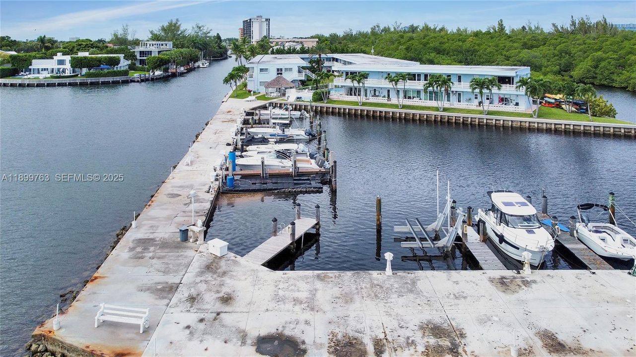 待售: $395,000 (1 贝兹, 1 浴室, 640 平方英尺)