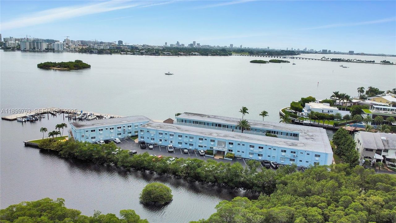 待售: $395,000 (1 贝兹, 1 浴室, 640 平方英尺)