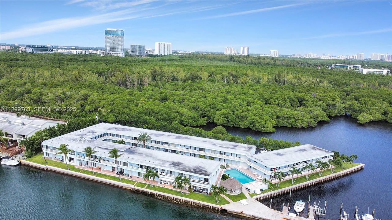 待售: $395,000 (1 贝兹, 1 浴室, 640 平方英尺)